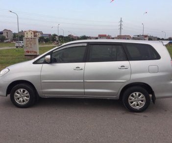 Toyota Innova 2011 - Cần bán Toyota Innova đời 2011, màu bạc