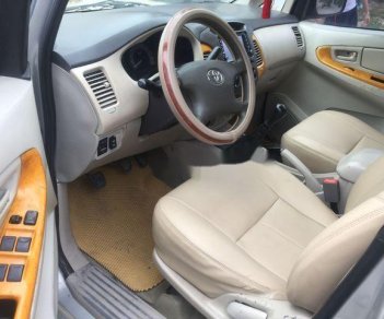 Toyota Innova 2011 - Cần bán Toyota Innova 2011, màu bạc chính chủ, giá 300tr