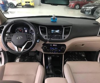 Hyundai Tucson 2.0 ATH 2016 - Bán Hyundai Tucson 2.0 ATH sản xuất 2016, màu trắng, xe nhập số tự động, giá chỉ 895 triệu