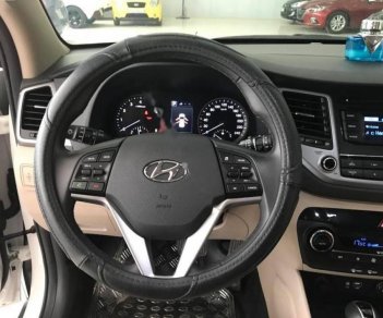 Hyundai Tucson 2.0 ATH 2016 - Bán Hyundai Tucson 2.0 ATH sản xuất 2016, màu trắng, xe nhập số tự động, giá chỉ 895 triệu