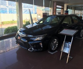 Toyota Camry 2.0E 2018 - Bán ô tô Toyota Camry 2.0E sản xuất 2018, màu đen, giá chỉ 997 triệu