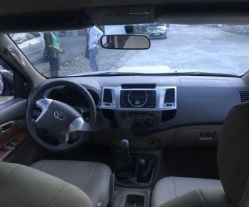 Toyota Hilux 2011 - Cần bán lại xe Toyota Hilux năm 2011, màu bạc, nhập khẩu nguyên chiếc, giá tốt