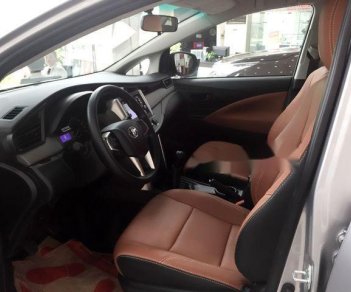 Toyota Innova 2018 - Bán ô tô Toyota Innova sản xuất năm 2018, màu bạc, 690tr