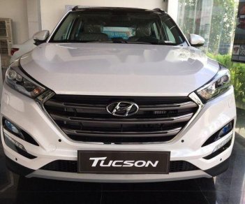 Hyundai Tucson 2018 - Cần bán gấp Hyundai Tucson năm sản xuất 2018, màu trắng, giá chỉ 900 triệu