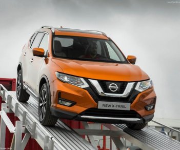 Nissan X trail 2.5 SV 4WD  2018 - Bán Nissan X trail 2.5 SV 4WD năm sản xuất 2018, màu vàng, giao xe sớm nhất miền Bắc