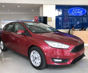 Ford Focus 1.5 2018 - Bán Ford Focus 2018, màu đỏ, giá 580tr, BHVC, Phim, Ghế da,... Vay được 90% giá trị xe