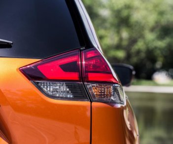 Nissan X trail 2.0 SL 2WD 2018 - Bán xe Nissan X trail 2.0 SL 2WD sản xuất 2018, màu vàng cam, giao xe tháng 8 /2018. Liên hệ ngay