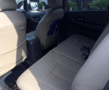 Toyota Innova 2013 - Cần bán gấp Toyota Innova năm sản xuất 2013, màu bạc