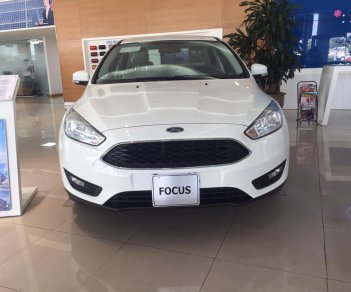 Ford Focus 2018 - Bán Ford Focus 2018 mới 100%, giá tốt đủ màu, tặng phụ kiện- LH: 0942552831