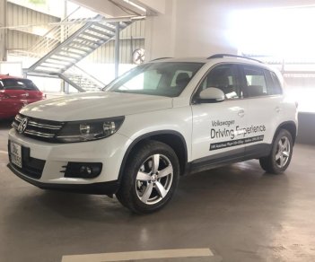 Volkswagen Tiguan 2.0 turbo 2016 - Bán xe lướt công ty, Volkswagen Tiguan đời 2016 màu trắng, giá 1 tỷ 200 triệu, xe nhập