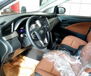 Toyota Innova V 2018 - Bán Toyota Innova V đẳng cấp limousine + full options