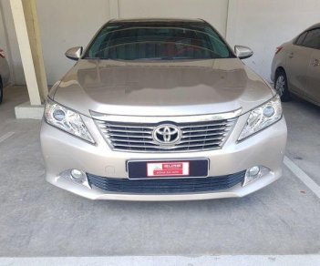 Toyota Camry  2.5Q 2013 - Cần bán xe Toyota Camry 2.5Q 2013, màu bạc, giá 900tr