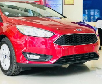 Ford Focus 1.5 2018 - Bán Ford Focus 2018, màu đỏ, giá 580tr, BHVC, Phim, Ghế da,... Vay được 90% giá trị xe