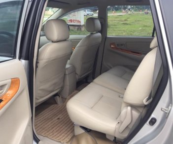 Toyota Innova 2011 - Cần bán Toyota Innova đời 2011, màu bạc