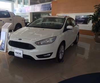 Ford Focus 2018 - Bán Ford Focus 2018 mới 100%, giá tốt đủ màu, tặng phụ kiện- LH: 0942552831