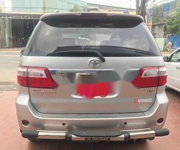 Toyota Fortuner V 2010 - Cần bán lại xe Toyota Fortuner V 2010, màu bạc số tự động, 550 triệu