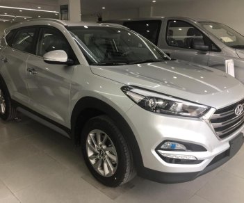 Hyundai Tucson 2018 - Bán xe Hyundai Tucson sản xuất 2018, màu bạc 