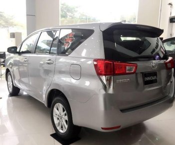 Toyota Innova 2018 - Bán ô tô Toyota Innova sản xuất năm 2018, màu bạc, 690tr