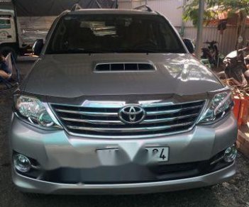 Toyota Fortuner 2016 - Cần bán gấp Toyota Fortuner sản xuất năm 2016, màu bạc, giá 890tr