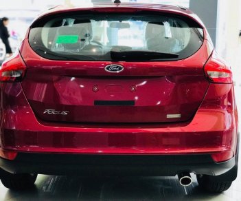 Ford Focus 1.5 2018 - Bán Ford Focus 2018, màu đỏ, giá 580tr, BHVC, Phim, Ghế da,... Vay được 90% giá trị xe