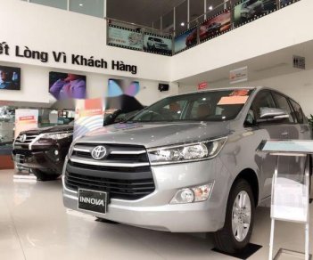 Toyota Innova 2018 - Bán ô tô Toyota Innova sản xuất năm 2018, màu bạc, 690tr