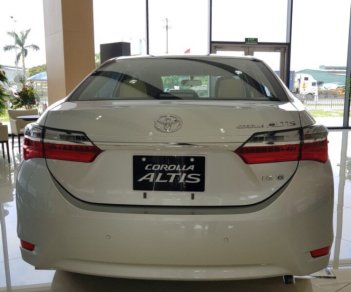 Toyota Corolla altis 1.8G 2018 - Bán ô tô Toyota Corolla Altis 1.8G sản xuất năm 2018, màu bạc, giá cực tốt. LH ngay nhận KM hấp dẫn tháng 5