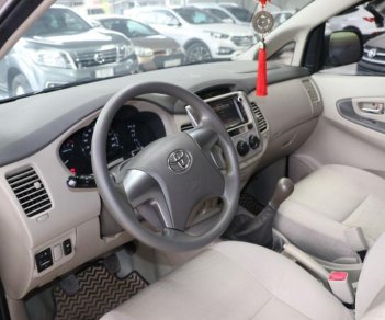 Toyota Innova E 2.0MT 2014 - Cần bán xe Toyota Innova E 2.0MT sản xuất 2014, màu vàng