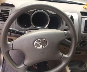 Toyota Fortuner g 2011 - Nhà tôi cần bán xe Fortuner G 2011, máy dầu, màu bạc, xe đi kỹ và giữ gìn