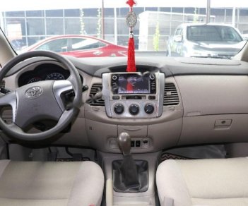 Toyota Innova 2.0E 2014 - Cần bán lại xe Toyota Innova E 2.0MT sản xuất 2014, màu vàng