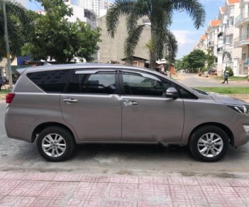 Toyota Innova 2.0E 2017 - Bán xe Toyota Innova 2.0E đời 2017, màu bạc