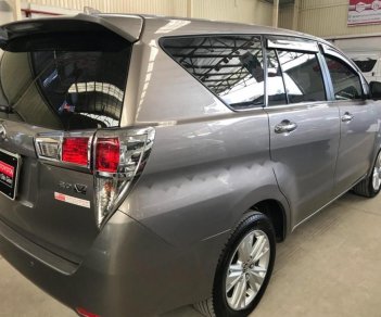Toyota Innova 2.0V 2017 - Bán ô tô Toyota Innova 2.0V đời 2017, 890 triệu