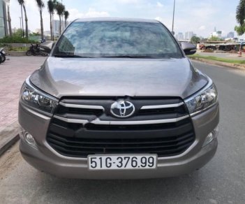 Toyota Innova 2.0E 2017 - Bán xe Toyota Innova 2.0E đời 2017, màu bạc