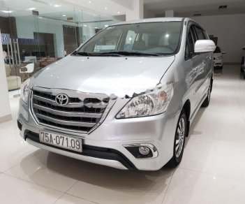 Toyota Innova 2.0V 2015 - Bán Toyota Innova 2.0V sản xuất 2015, màu bạc, 630tr