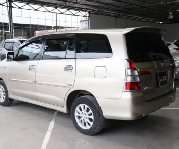 Toyota Innova E 2.0MT 2014 - Cần bán xe Toyota Innova E 2.0MT sản xuất 2014, màu vàng