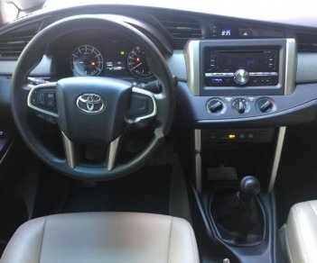 Toyota Innova 2016 - Bán ô tô Toyota Innova năm sản xuất 2016, màu bạc, giá chỉ 695 triệu