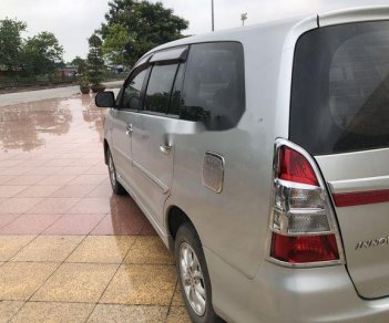 Toyota Innova 2014 - Cần bán gấp Toyota Innova sản xuất năm 2014, màu bạc chính chủ