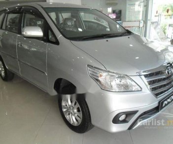 Toyota Innova 2014 - Cần bán lại xe Toyota Innova năm sản xuất 2014, màu bạc số sàn, 590tr