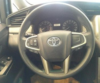 Toyota Innova 2.0E B 2018 - Bán Toyota Innova 2.0E 2018 màu đồng, nội thất Đen - Hỗ trợ trả góp 90%, bảo hành chính hãng 3 năm/Hotline: 0898.16.8118