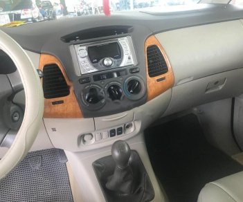 Toyota Innova G 2010 - Cần bán gấp Toyota Innova G năm sản xuất 2010, màu bạc