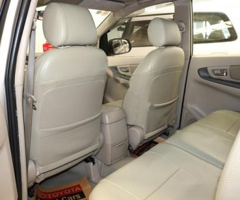 Toyota Innova E 2015 - Bán ô tô Toyota Innova E đời 2015, màu bạc