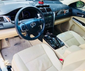 Toyota Camry 2.0E 2015 - Cần bán xe Toyota Camry 2.0E năm 2015 như mới, giá 885tr