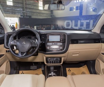 Mitsubishi Outlander 2.0 CVT Premium 2018 - Bán xe Mitsubishi Outlander 2.0 CVT triệu, hỗ trợ vay 85%, tặng phụ kiện Body Kits 15 triệu đồng tại Huế