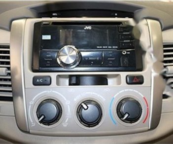 Toyota Innova E 2015 - Bán ô tô Toyota Innova E đời 2015, màu bạc