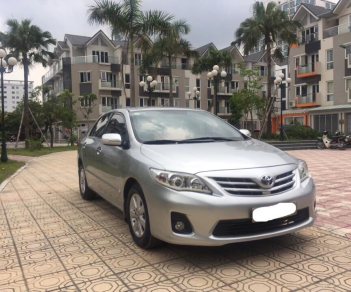 Toyota Corolla altis 1.8 2013 - Bán xe Toyota Corolla Altis đời 2013 màu bạc, 590 triệu