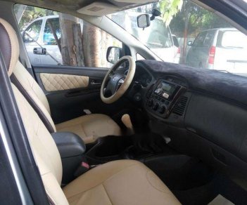 Toyota Innova 2014 - Bán xe Toyota Innova năm sản xuất 2014, màu bạc số sàn