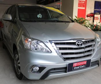 Toyota Innova 2.0V 2016 - Cần bán gấp Toyota Innova 2.0V năm 2016, màu bạc