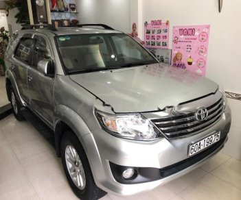 Toyota Fortuner 2.7V 4x2 AT 2015 - Cần bán gấp Toyota Fortuner 2.7V 4x2 AT 2015, màu bạc chính chủ