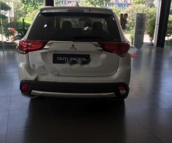 Mitsubishi Stavic 2.4 CVT Premium 2018 - Cần bán Mitsubishi Outlander 2.4 CVT Premium sản xuất năm 2018, màu trắng