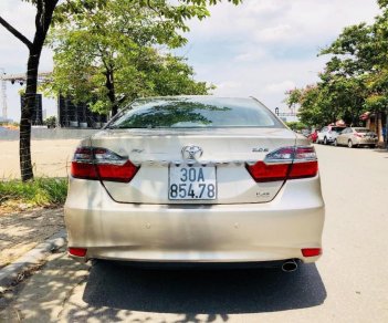 Toyota Camry 2.0E 2015 - Cần bán xe Toyota Camry 2.0E năm 2015 như mới, giá 885tr