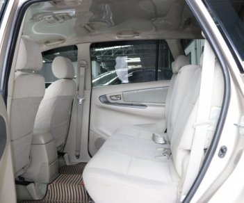 Toyota Innova E 2.0MT 2014 - Cần bán xe Toyota Innova E 2.0MT sản xuất 2014, màu vàng